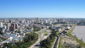 Vista aérea de un sector de la ciudad de Santa Fe de la Vera Cruz, Argentina.