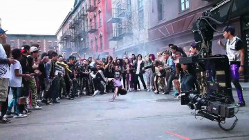 No está muerto quien sigue cobrando sin salir del freezer. Backstage del video Party Rock Anthem de LMFAO.