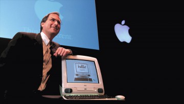 Steve Jobs presenta a la iMac.
