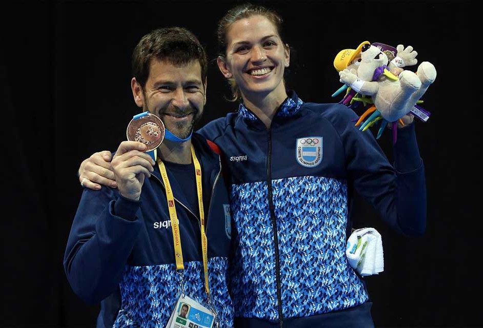 Ricardo Bustamante y María Belén Pérez Maurice, medallas de bronce de esgrima.