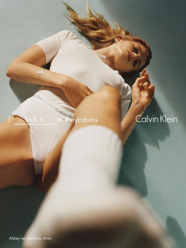 Calvin Klein apuesta a perturbar: Abbey Lee Kershaw.